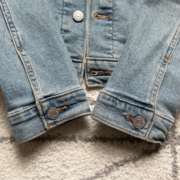 Levis Denim Jacket, size M - Picture 4 of 9